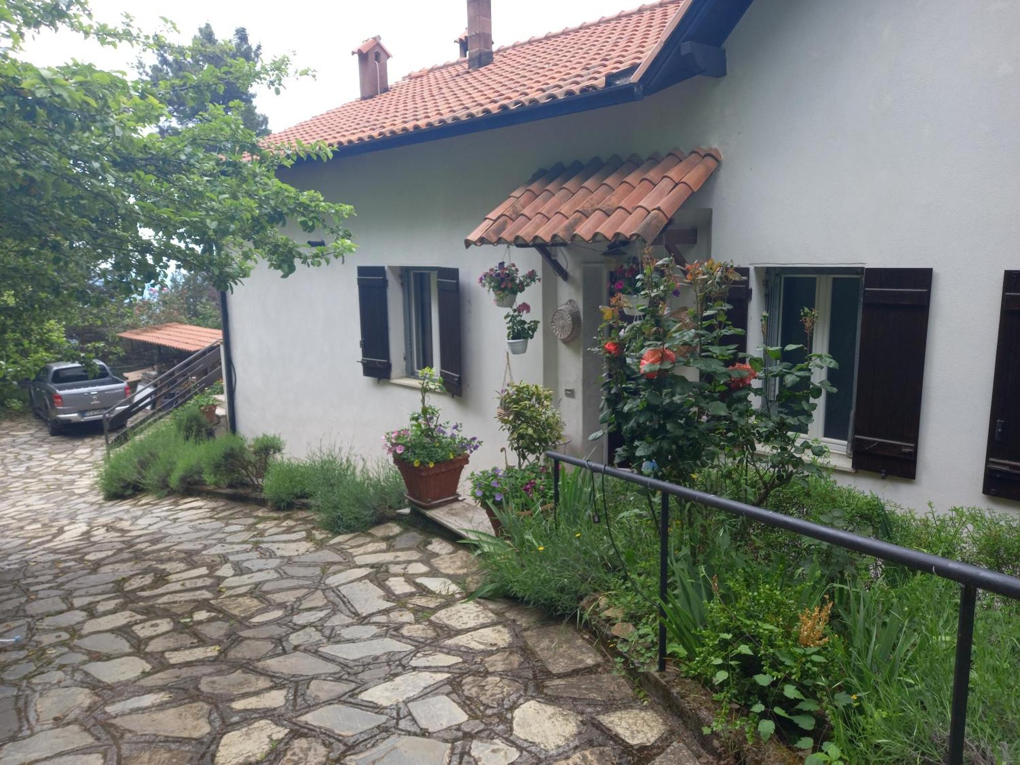 B&B Le Camelie Del Bosco Baiardo ภายนอก รูปภาพ