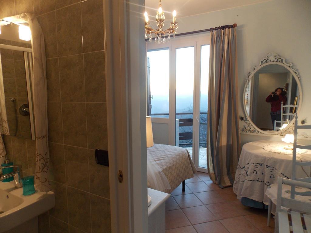 B&B Le Camelie Del Bosco Baiardo ห้อง รูปภาพ
