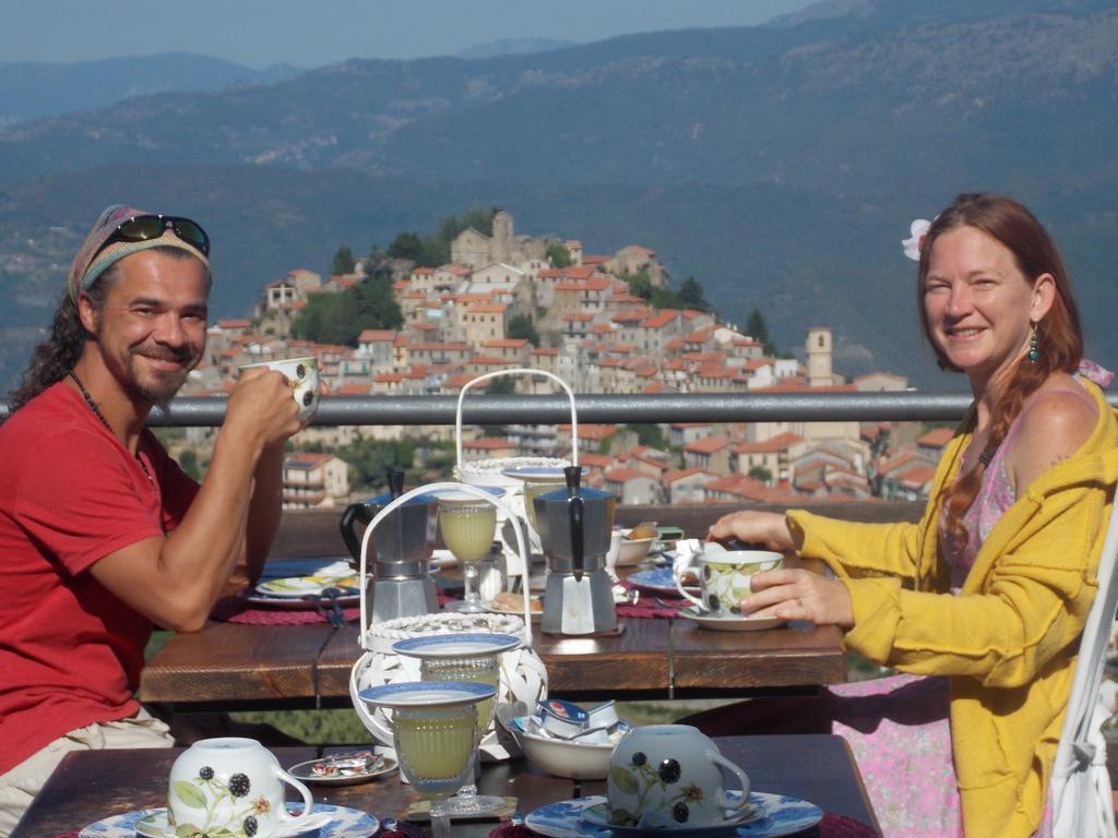 B&B Le Camelie Del Bosco Baiardo ภายนอก รูปภาพ