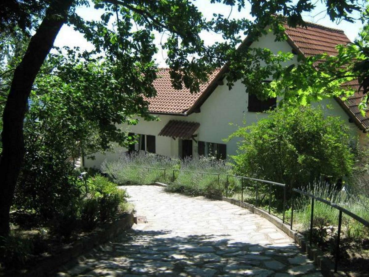 B&B Le Camelie Del Bosco Baiardo ภายนอก รูปภาพ