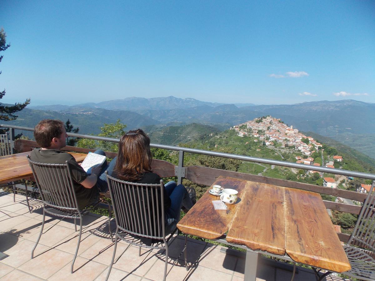 B&B Le Camelie Del Bosco Baiardo ภายนอก รูปภาพ