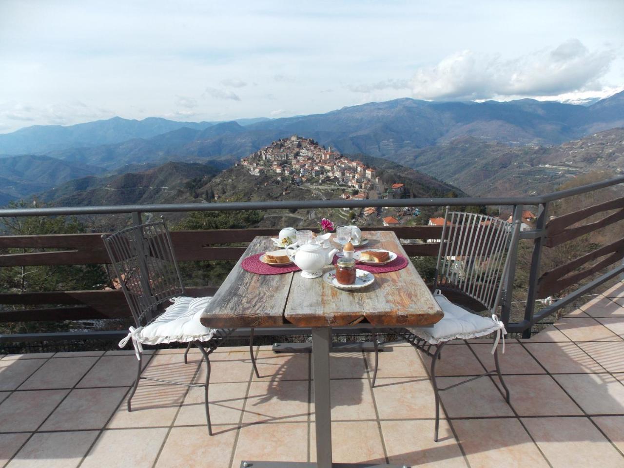 B&B Le Camelie Del Bosco Baiardo ภายนอก รูปภาพ