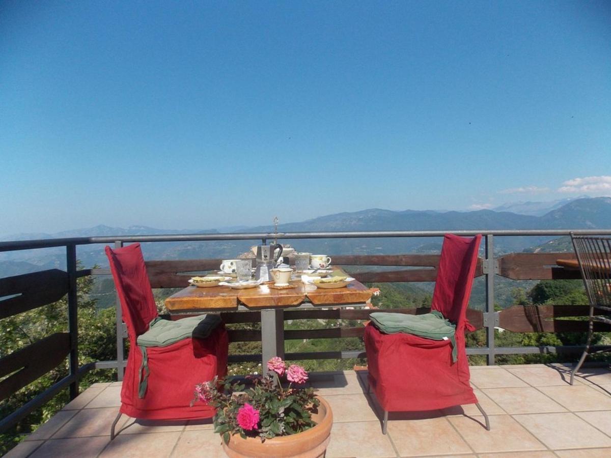B&B Le Camelie Del Bosco Baiardo ภายนอก รูปภาพ