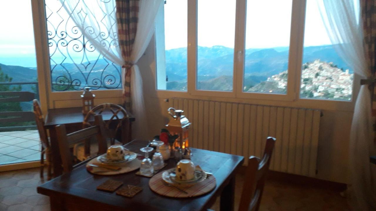 B&B Le Camelie Del Bosco Baiardo ภายนอก รูปภาพ